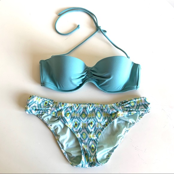 Victoria's Secret Other - VICTORIA’S SECRET Aqua blue halter bikini & bottom 36B top Medium bottoms Molded